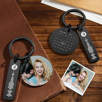 Personalised Calendar Keychain with Special Photo & Song